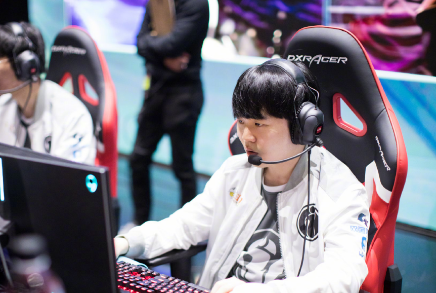 NS险胜PSG，Xiaohu线上压制力十足强强对话四强赛，点燃全场激情