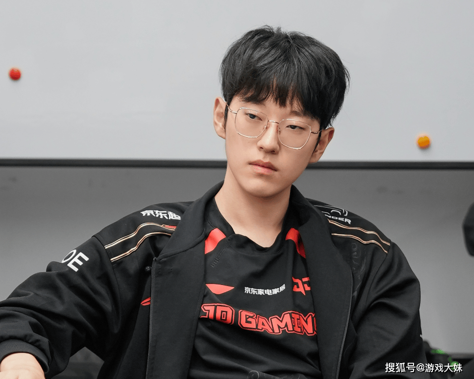 JDG绝杀GEN,Chovy操刀奇招英雄翻盘顶尖较量小组赛,锁定晋级资格 JDG绝杀GEN,Chovy操刀奇招英雄翻盘顶尖较量小组赛,锁定晋级资格