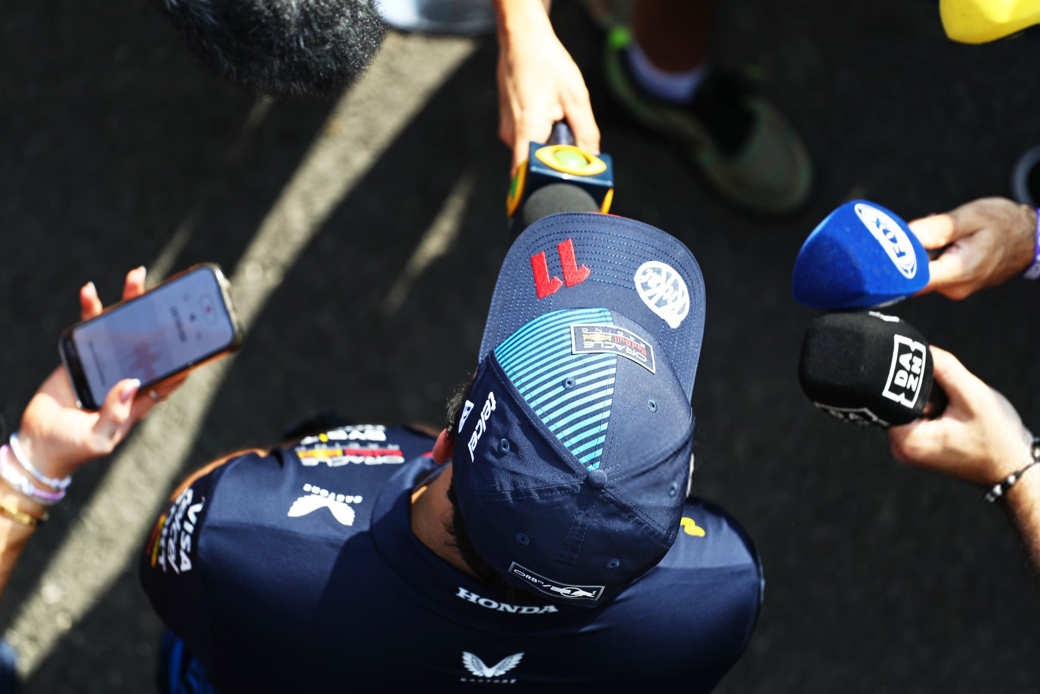 包含威廉姆斯险胜雷诺车队，佩雷兹刷新纪录的词条