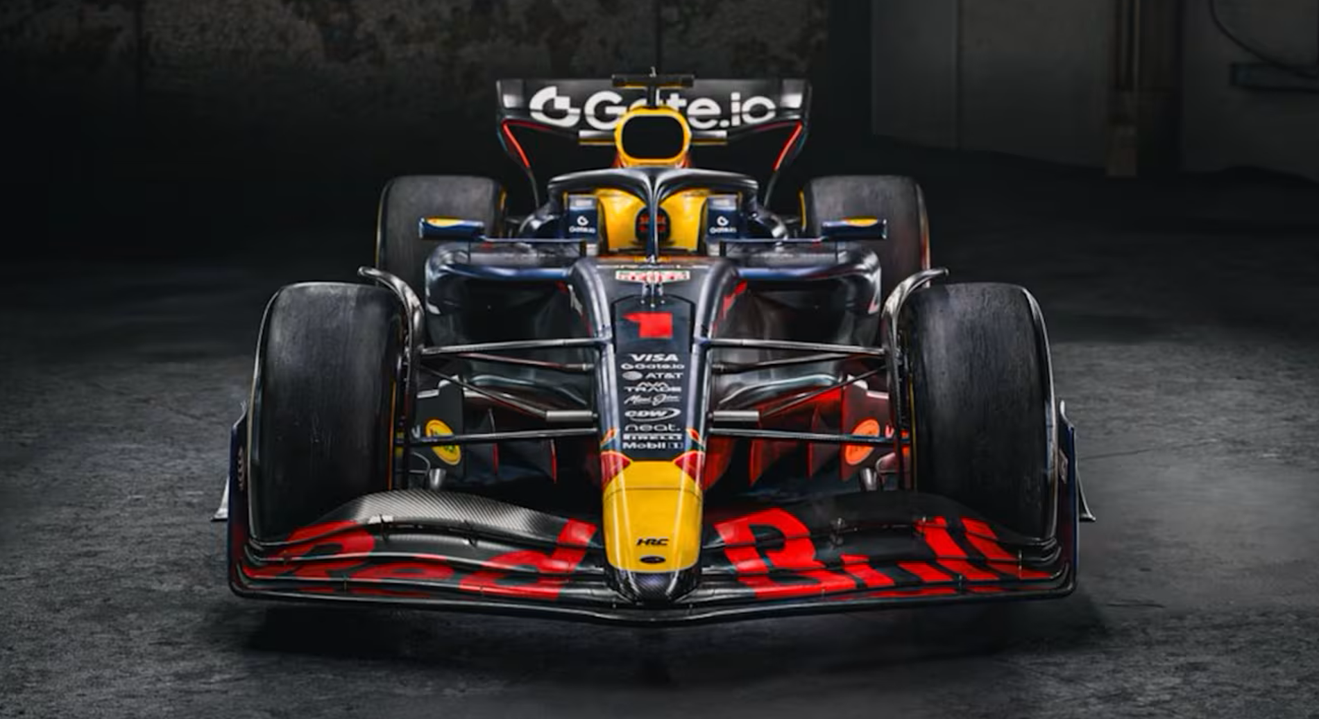 哈斯车队翻盘梅赛德斯，汉密尔顿点燃赛场