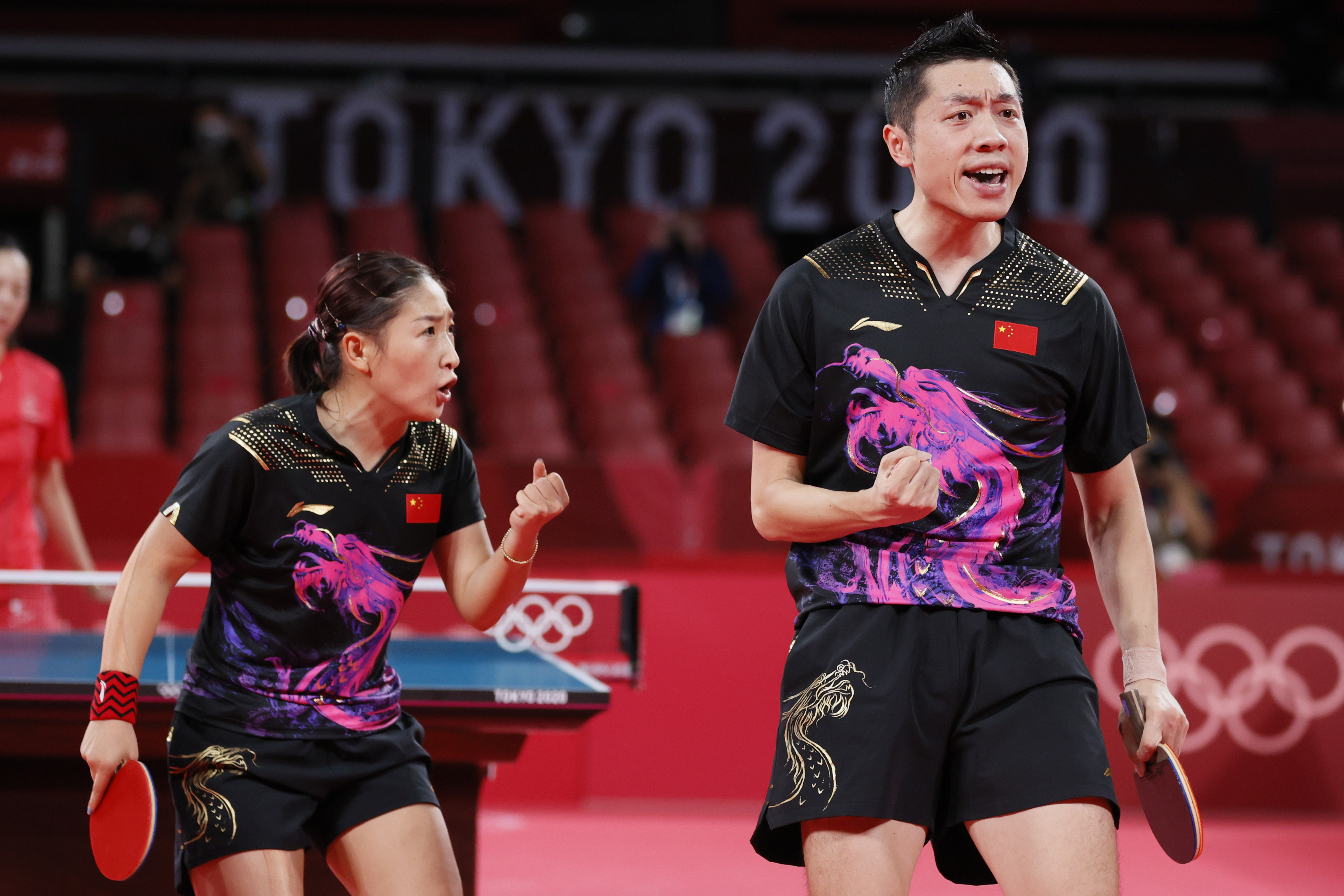 英格兰队鏖战法国队，许昕统治全场