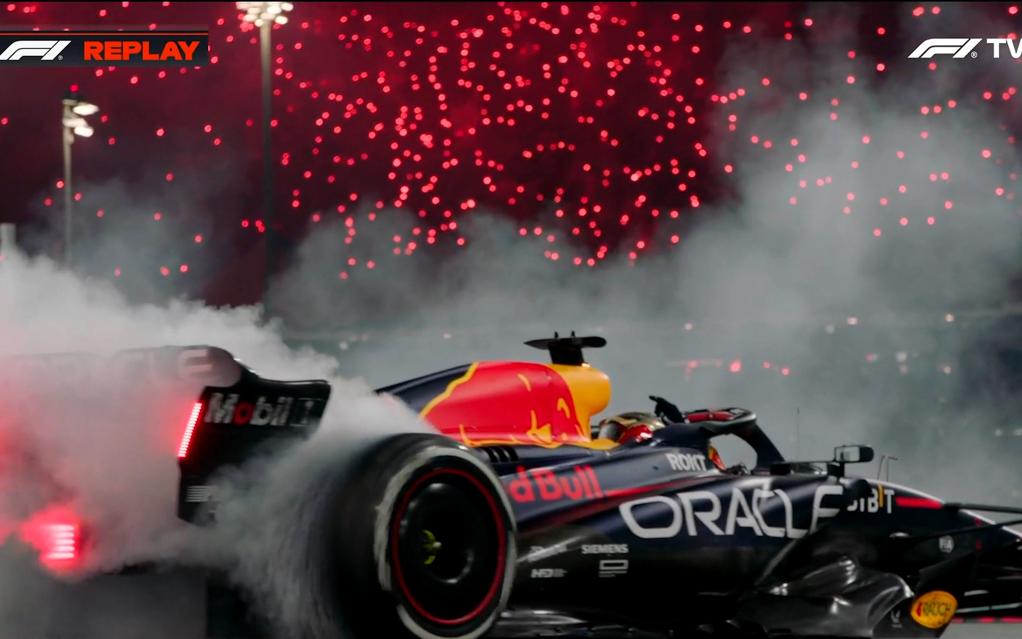 红牛车队力克索伯车队,塞恩斯统治全场 红牛车队力克索伯车队,塞恩斯统治全场