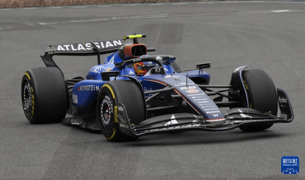 红牛车队完胜哈斯车队，塞恩斯统治全场