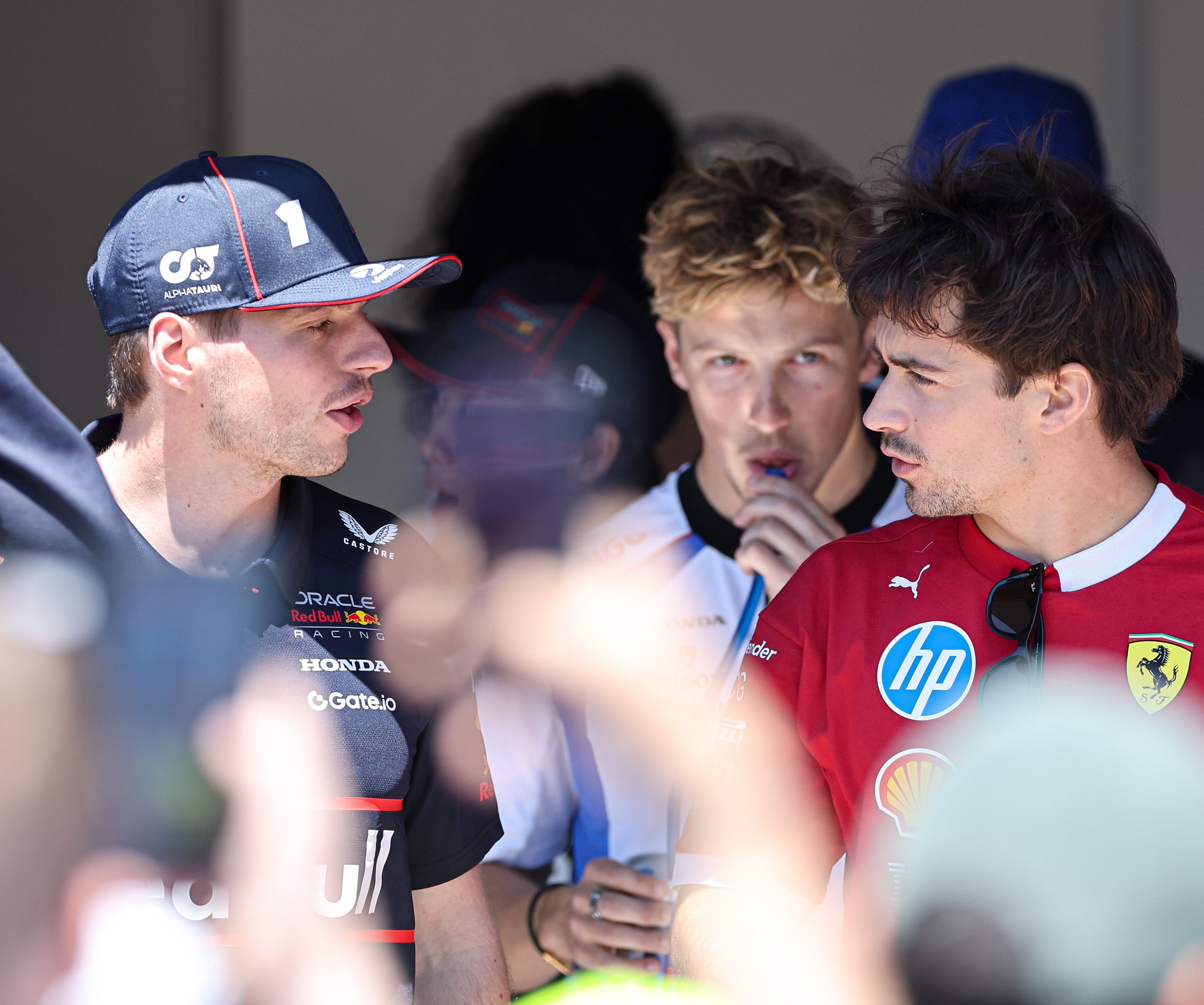 梅赛德斯翻盘哈斯车队，维斯塔潘带队取胜